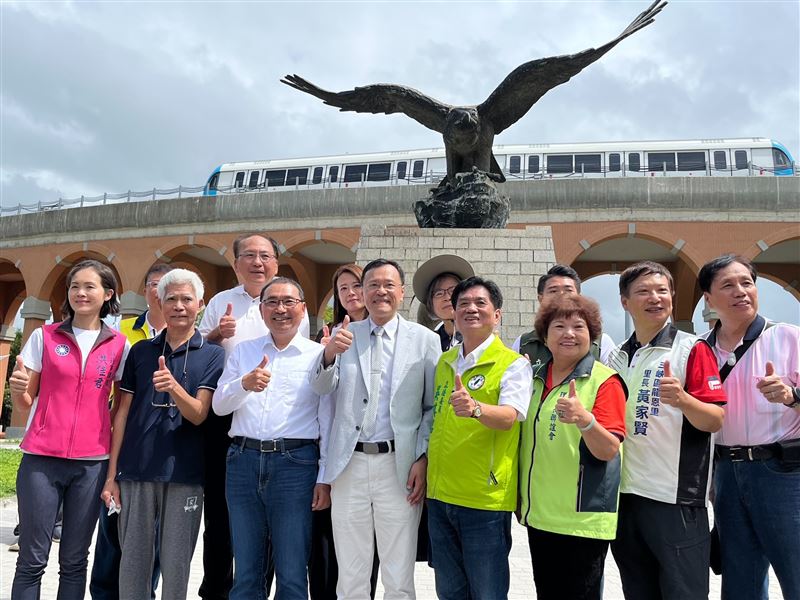 思古迴廊暨飛鳶廣場大合影。（圖／新北市政府提供）