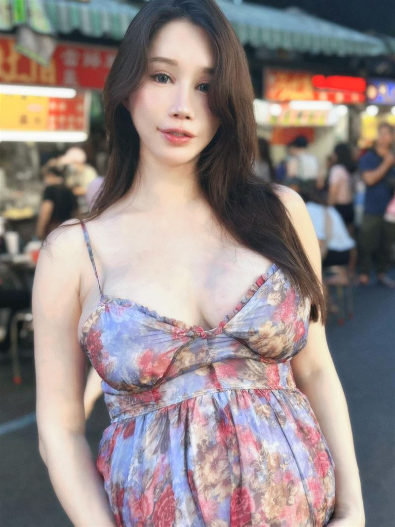 辣模辛尤里擁有天使臉孔，及超傲人的上圍，今年6月她無預警曝光孕肚照。（圖／翻攝自辛尤里臉書）