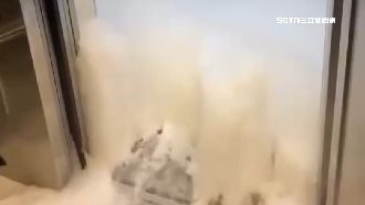 獨／消防救火變洗泡泡浴　電子貨品全泡爛