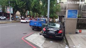 自撞,車禍,無生命跡象,台中,西屯（圖／翻攝畫面）