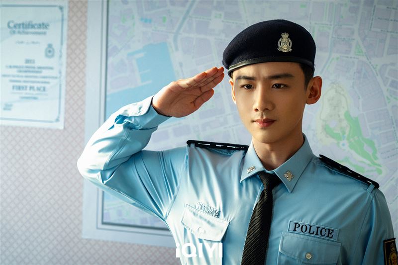 白敬亭飾演特警把身材練壯。（圖／iQIYI愛奇藝國際版提供）