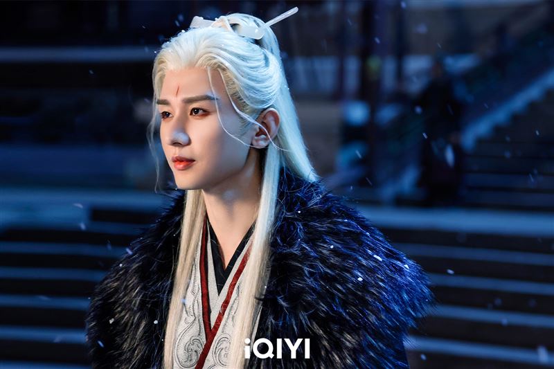 成毅劇中分飾三角。（圖／iQIYI愛奇藝國際版提供）