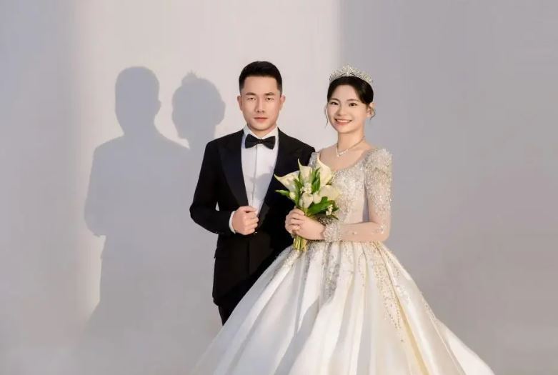 男子兩年前撞傷女孩，如今兩人婚禮曝光。（圖／翻攝自瀟湘晨報）