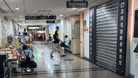 走廊擠滿病床！台大醫「1方案」日釋600床