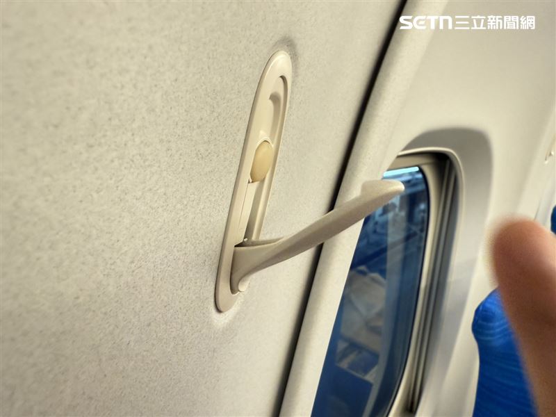 掛鉤具備緩衝功能，讓設計更符合人性化。（圖／記者李育道攝影）