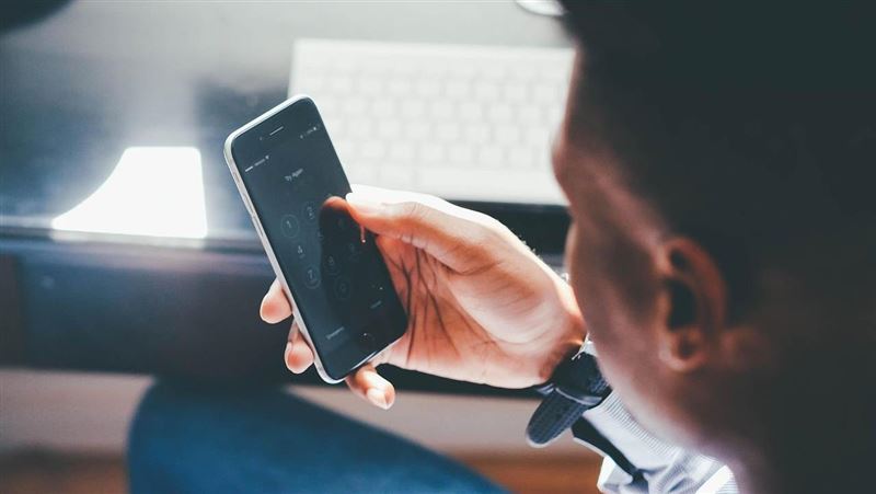 沈姓男生活輔導員利用職務之便,在長達六年的時間裡,竟利用被安置園生在浴室沐浴、全身赤裸的機會,對多達9名未成年兒少進行19次違法拍攝性影像及強迫猥褻行為。(示意圖/PIXABAY)