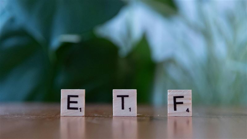 被動式平衡型ETF有別於過往被動式ETF為投資股票或債券的單一資產類別，係透過不同股債比例的搭配，同時持有股票及債券兩種類別的資產，達到股債配置組合之績效表現。（示意圖／PEXELS）