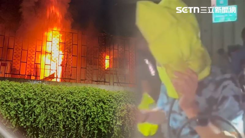 警消獲報到場，前後救出3樓5位、5樓2位受困租客。（圖／翻攝畫面）