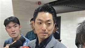 傳9/25訪滬參與雙城論壇　蔣萬安：已送中央審查2025台北上海城市論壇輪到上海方舉辦，傳出台北市長蔣萬安將在25日率團出訪上海3天參與，蔣萬安（中）12日被媒體堵訪問及此事，未直接證實，僅表示已送件給中央審查。中央社記者陳昱婷攝　114年9月12日