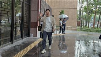 趙少康現身北檢！違規亮票檢察官傳喚說明