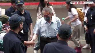 柯文哲出庭被問「屁股還好嗎？」反應曝