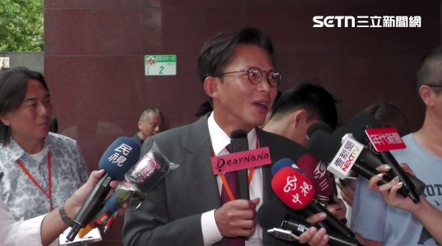 遭王義川疑前助理與跟拍狗仔是同一人，黃國昌反擊「懶得理他」。（圖／翻攝畫面）