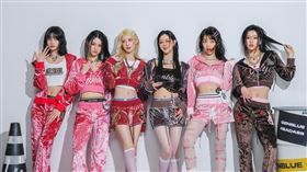 GENBLUE幻藍小熊新歌變身校園Y2K跩妹公然使壞。（圖／天空娛樂）