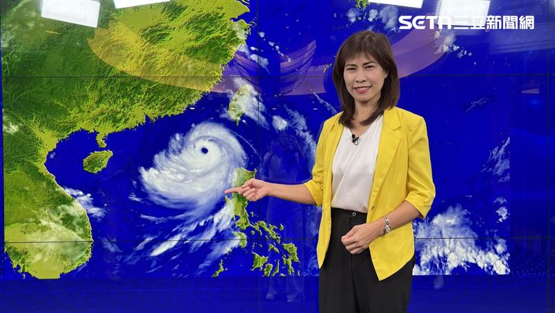 伍婉華說明樺加沙颱風動態。（圖／記者蔣季容攝影）