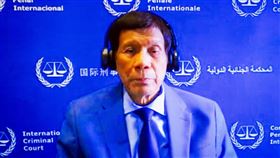 杜特蒂3月14日首次線上出庭，表情恍惚。（圖／翻攝自ICC官網）