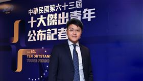 台灣大哥大個人用戶事業商務長林東閔獲「十大傑出青年－企業、創業及經濟發展類」獎。（圖／台灣大提供）