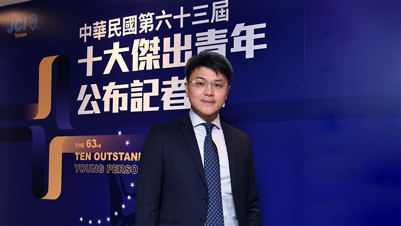 獲十大傑出青年　林東閔搭訕那男人成貴人