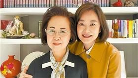 ▼▲瓊瑤是林青霞第一位貴人（圖／翻攝自林青霞微博）