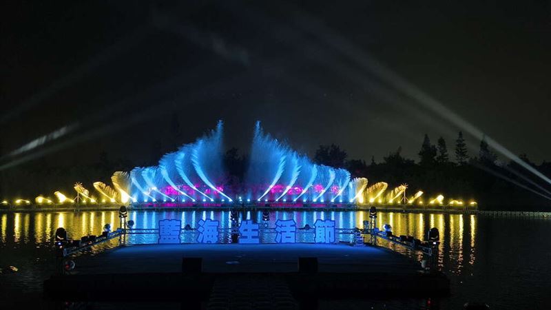 今秋最震撼 2025藍海生活節「水火共舞」9/26-10/6登場 水舞、音樂、市集與水域體驗等你來感受。（圖／臺東縣政府提供）