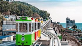 買「釜山海雲台膠囊列車」送海岸列車。（圖／Klook提供）
