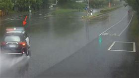 花蓮,警車,自撞,分隔島（圖／記者呂彥攝影）