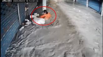 新／母攬電桿快滅頂…女兒隔螢幕：救我媽