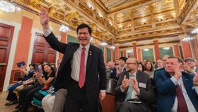 外交部長林佳龍訪歐，與中國外長王毅先後造訪奧地利。（圖／翻攝自林佳龍臉書）