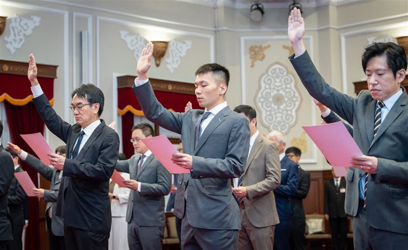 總統府今日舉行新任行政院、考試院、總統府、國家安全會議政務人員及駐外大使宣誓典禮。（圖／總統府提供）