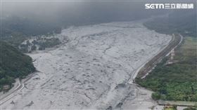 花蓮,馬太鞍溪堰塞湖,壩頂溢流,空拍,泥水,光復市區,災情（圖／農田水利會花蓮管理處提供）