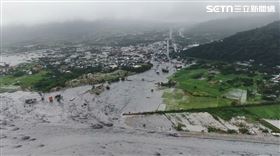 花蓮,馬太鞍溪堰塞湖,壩頂溢流,空拍,泥水,光復市區,災情（圖／農田水利會花蓮管理處提供）