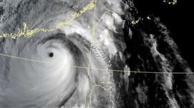 樺加沙颱風長太胖！氣象署啟動「大規模劇烈豪雨作業」。（圖／氣象署）