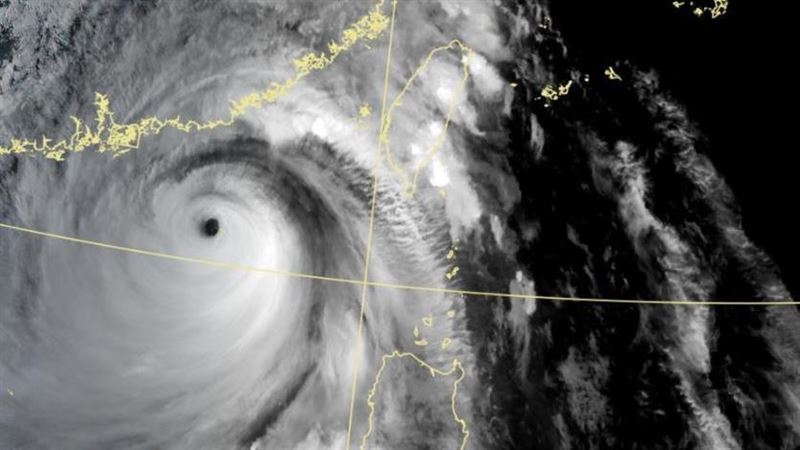 亞洲今年颱風連環侵襲，圖為樺加沙颱風衛星照。（圖／氣象署）
