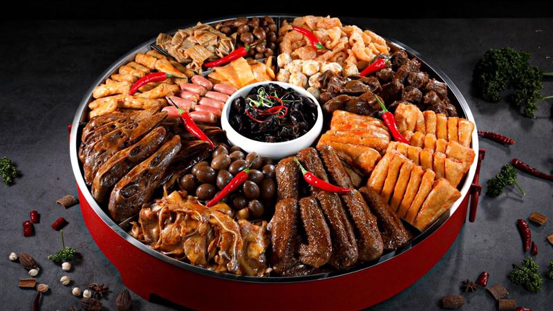 麻辣控必衝！鼎王開賣麻辣滷味開幕買1送1