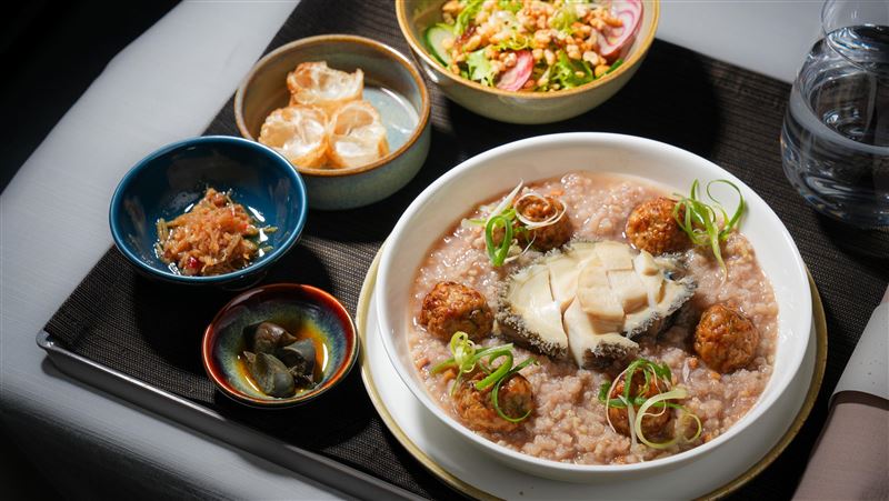 星宇航空攜手星級主廚！全新機上餐點亮相