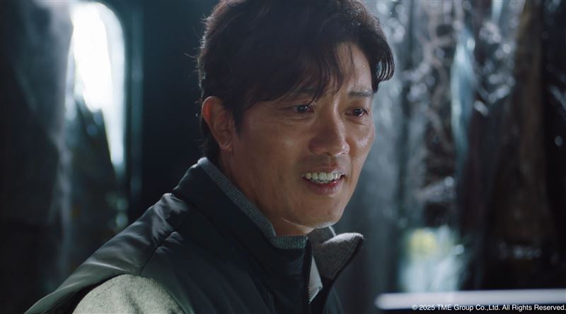 朴喜洵曾在《魷魚遊戲》飾演冷血「部隊長」,此次成為朴敏英的溫暖守護者。(圖/Hami Video提供)