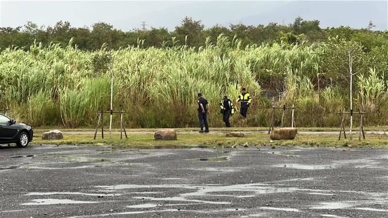 宜蘭羅東壘球場停車場旁驚見無名屍，屍體已發黑蠟化。（圖／翻攝自臉書宜蘭知識+）