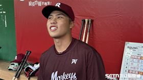 樂天桃猿新秀內野手許賀捷。（圖／記者張沛嘉攝影）
