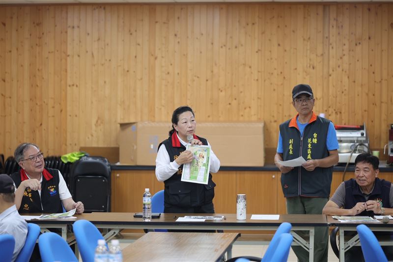 徐榛蔚（中）坐鎮花蓮縣指揮救災工作。（圖／翻攝徐榛蔚臉書）