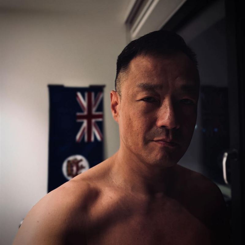 王喜當年在電視劇《烈火雄心》飾演消防隊長「駱天佑」一角，角色形象深植人心。（圖／翻攝自王喜臉書）