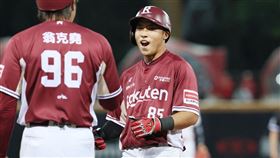 樂天桃猿開箱新秀許賀捷，敲出生涯首安。（圖／樂天桃猿提供） 