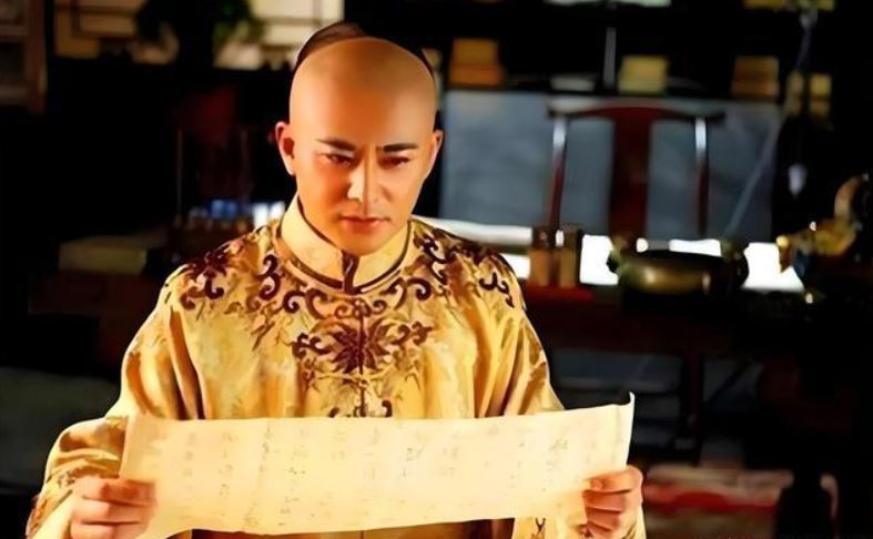 殿試之時，駱成驤在卷末寫下八個字：「主憂臣辱，主辱臣死」，讓光緒皇帝熱淚盈眶，最終破格欽點他為狀元。（影視示意圖／翻攝自百度百科）