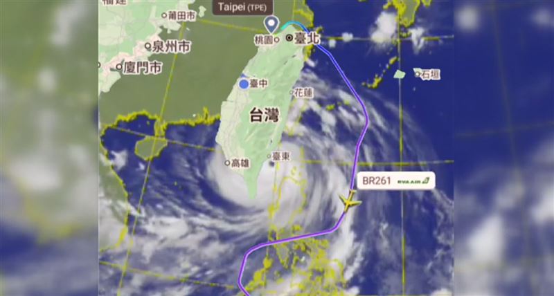 由桃園飛往馬尼拉的BR261班機勇往直前、通過樺加沙暴風圈