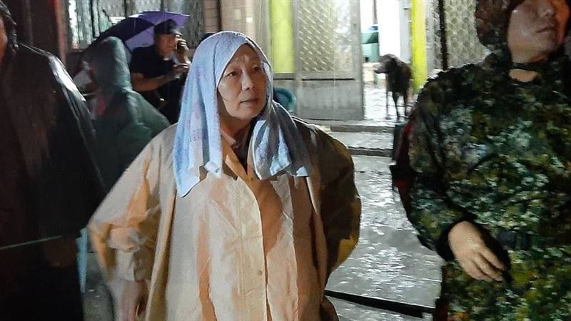 徐榛蔚坐鎮光復鄉！連夜清淤搶通助返鄉