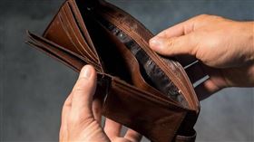 男子數年間敗光所有資產，最終走上破產之路。（示意圖／翻攝自Pixabay）