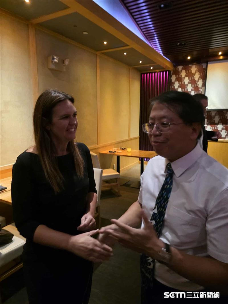 江明信雖然貴為企業大老闆，但毫無架子，反而願意為台灣外交四處奔走，他謙虛表示：「民間力量不應小覷，許多改變就從一次餐敘、一次握手開始！」（圖／受訪者提供）