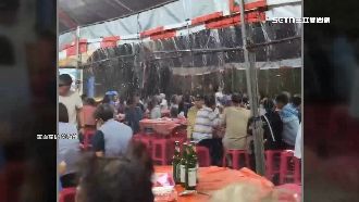 真變流水席！村民淡定吃「颱風限定大餐」