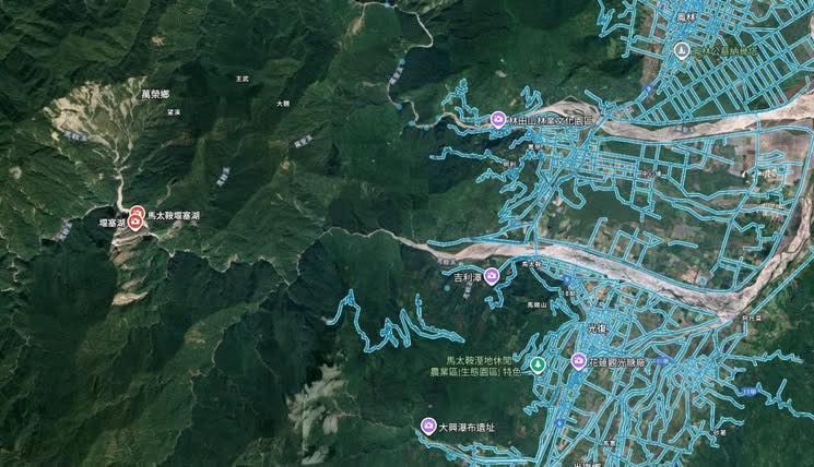 林智群律師說，馬太鞍堰塞湖面積140公頃，是大安森林公園的5-6倍。（圖／翻攝自林智群臉書）