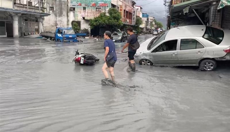 強颱樺加沙外圍環流影響，花蓮縣光復鄉最新畫面曝光。（圖／翻攝畫面）