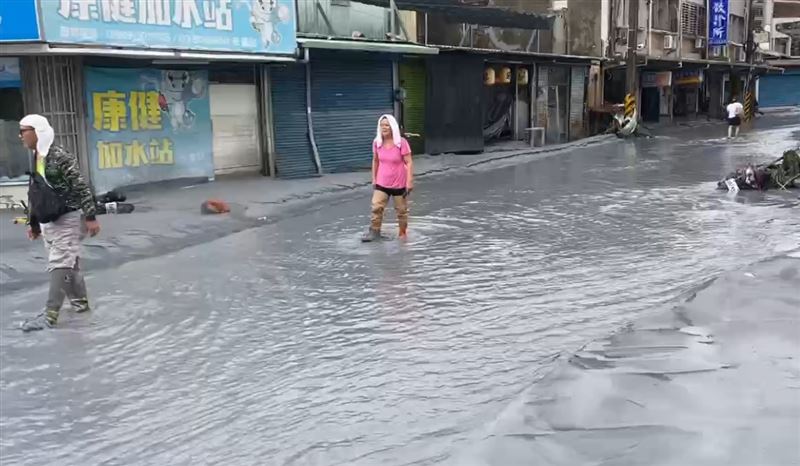 強颱樺加沙外圍環流影響，花蓮縣光復鄉最新畫面曝光。（圖／翻攝畫面）