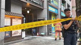 警方獲報到場拉起封鎖線展開調查。（圖／民眾提供） 